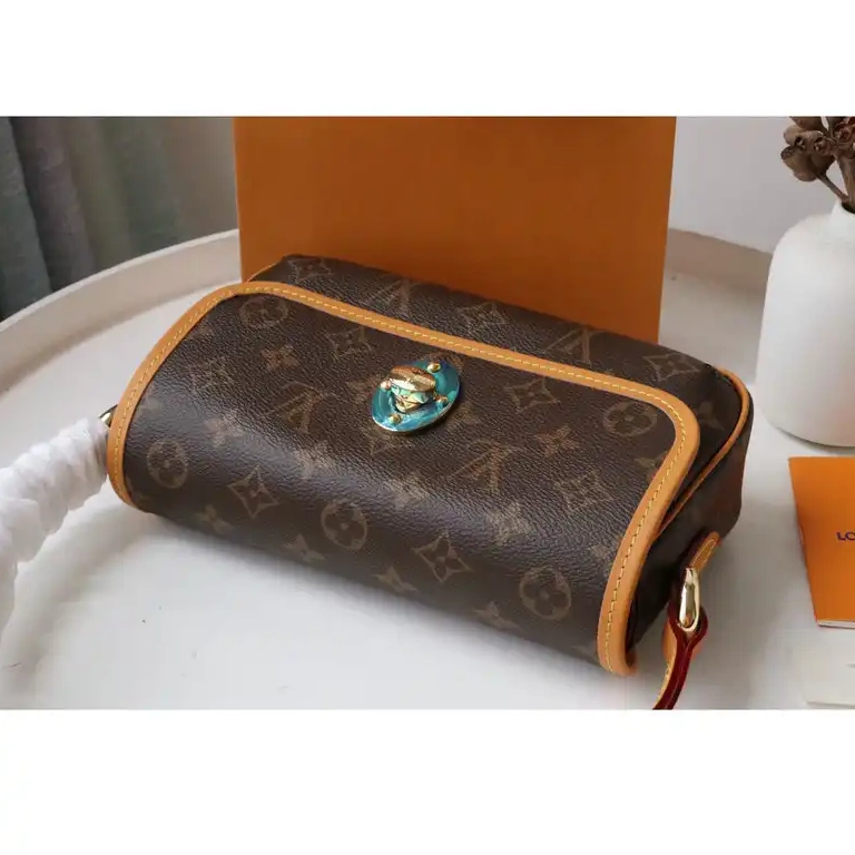 Fashionrepsfam ru LV 2111DJ0020 Bags 0706